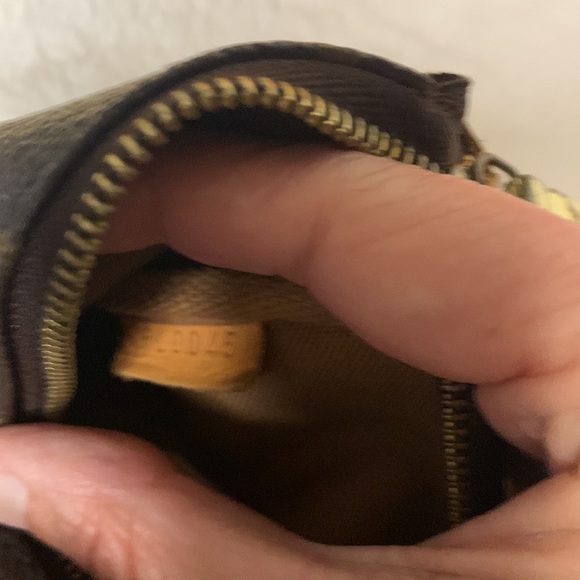 Authentic Louis Vuitton mini purse with chain. Comes with dustbag and box - Picture 9 of 13